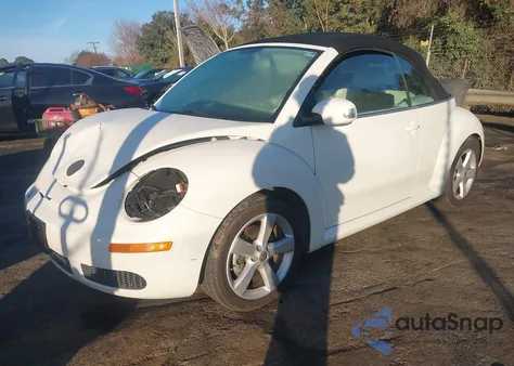 2007 Volkswagen New Beetle Triple White from USA, damaged, VIN 3VWFF31Y97M422349